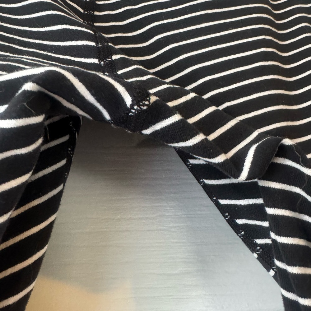 LULULEMON “Wunder Under Crop Leggings” stripes black and white Workout - Picture 7 of 8